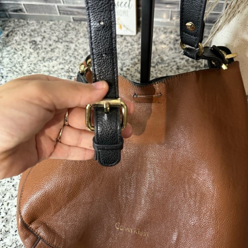 Calvin Klein Women's Elegant Brown Leather Shoulder Bag - Picture 8 of 12